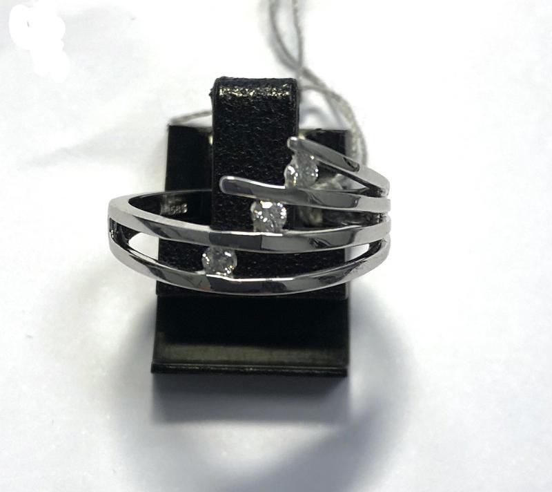 Hvidguld Ring Med Diamanter