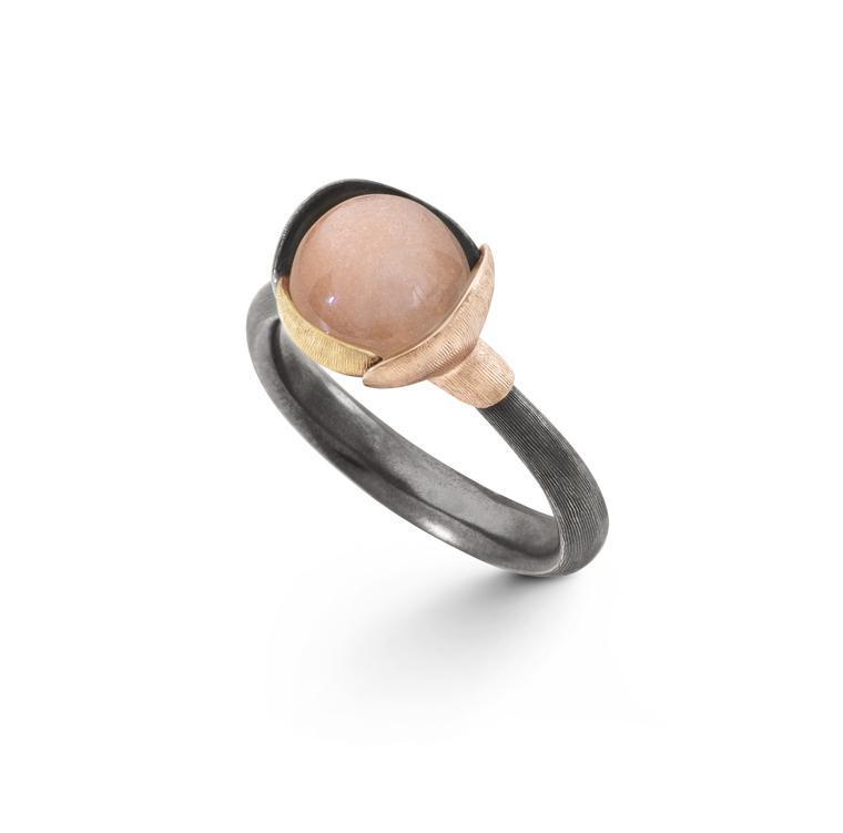 Ole Lynggaard Lotus Ring 1 Blush med Månesten 53