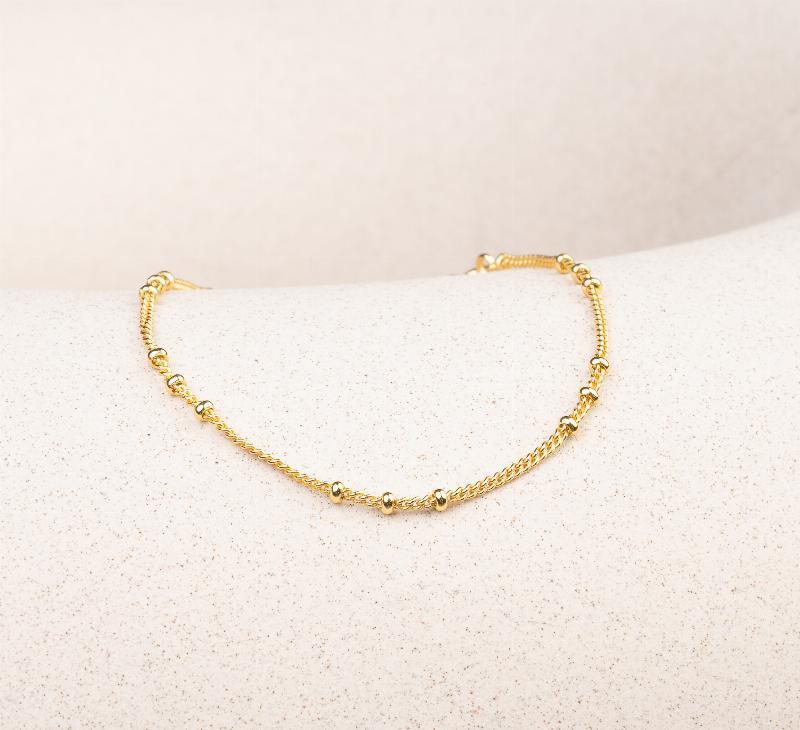 Smal Perlearmbånd i Stilfuldt Design