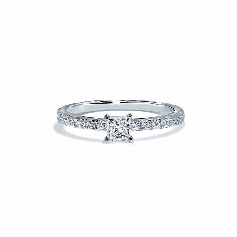 Romantisk Solitaire Forlovelsesring med Diamant