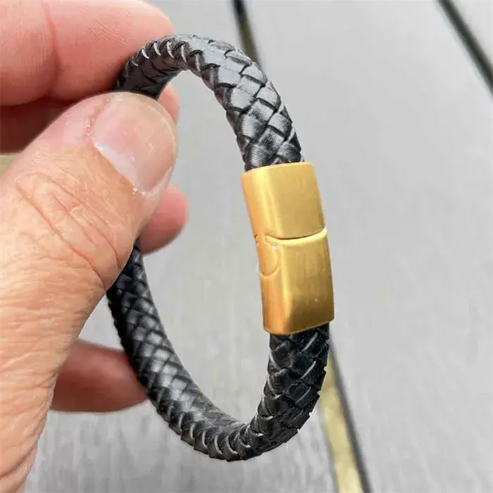 Mini Major Armbånd i Kunstlæder med Guldspænde