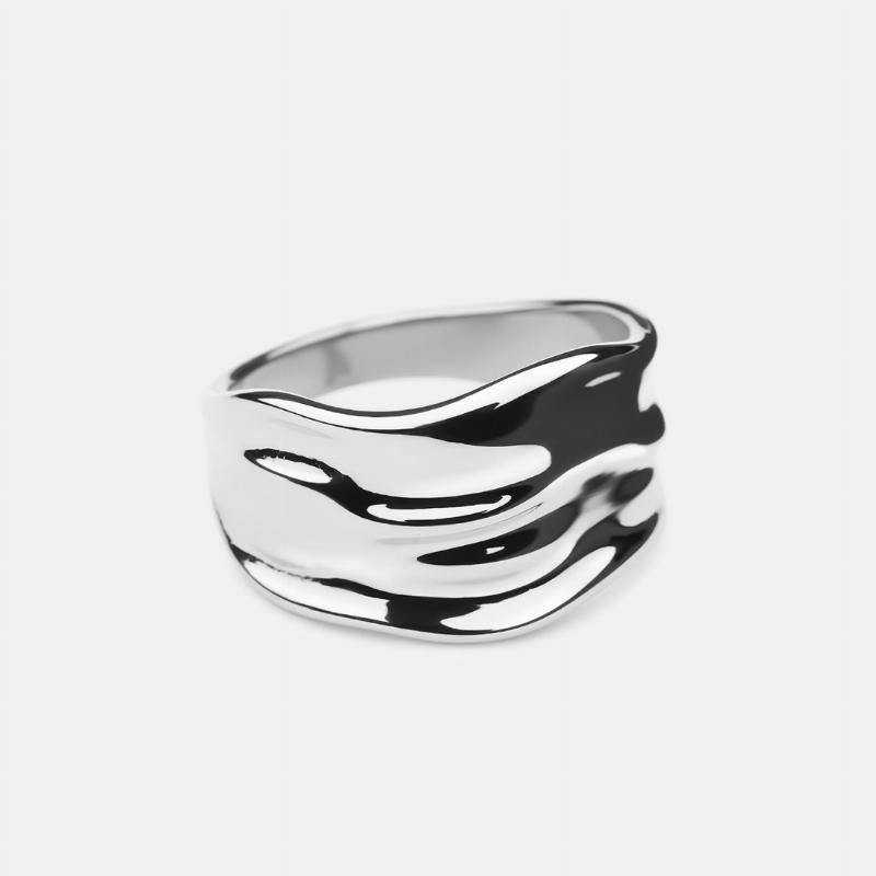 Bred Hammeret Ring i Sølv