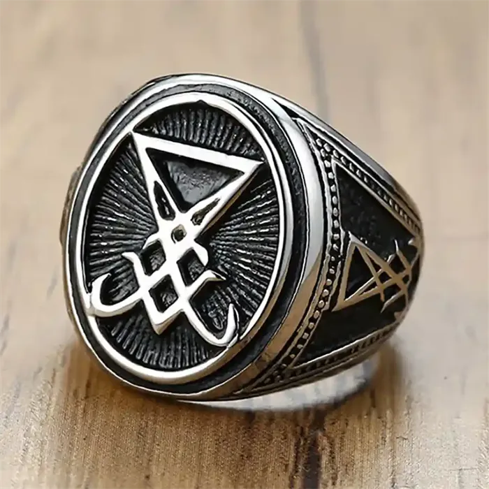 Lucifer Ring i Rustfri Stål - Stilfuld Herre Smykke
