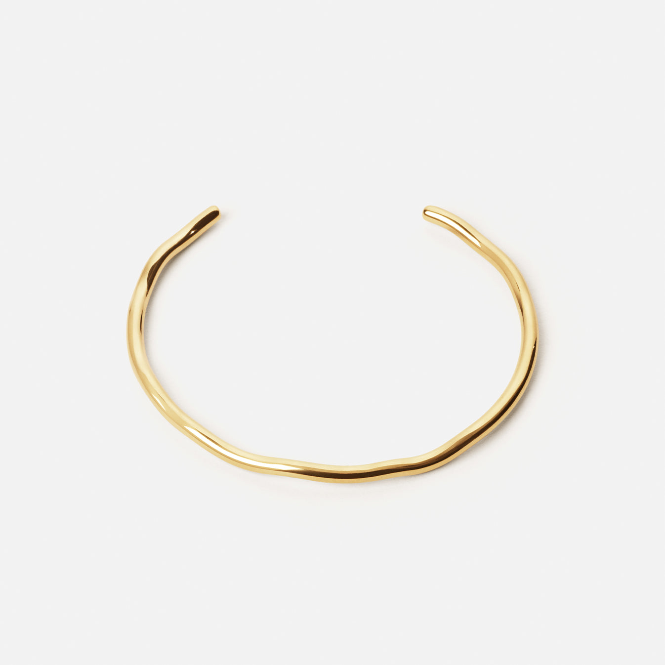 Kurvet Bangle i 18k Guldbelægning - Elegante Smykker