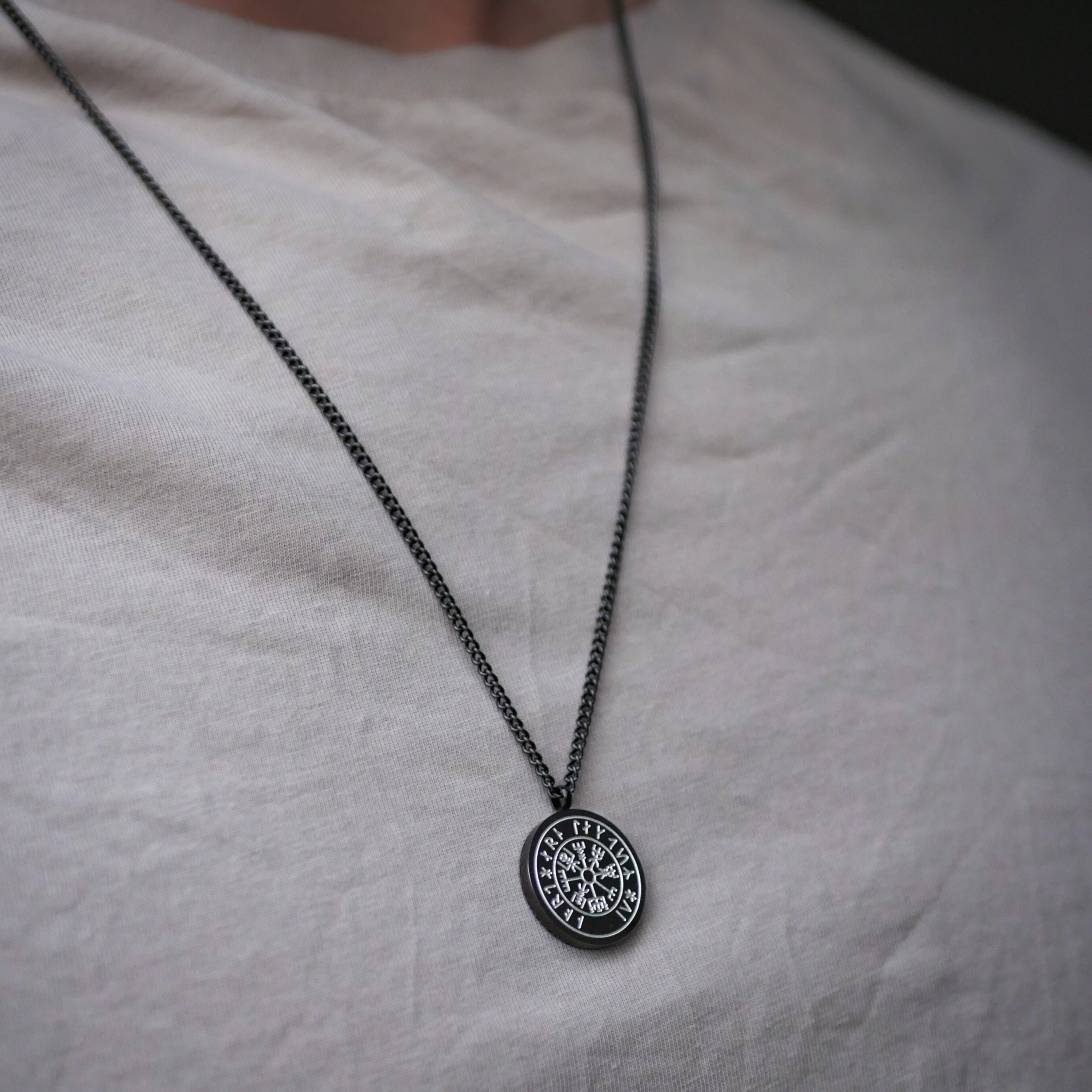 Vegvisir Halskæde Sort - 60 Cm - Herre - Northern Legacy